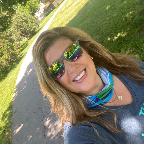 Meet your Posher, Meredith - Picture 2 of 2